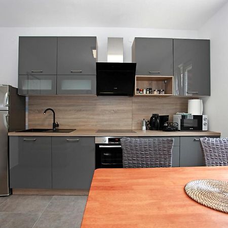 Viridis Apartment Pula Exterior foto
