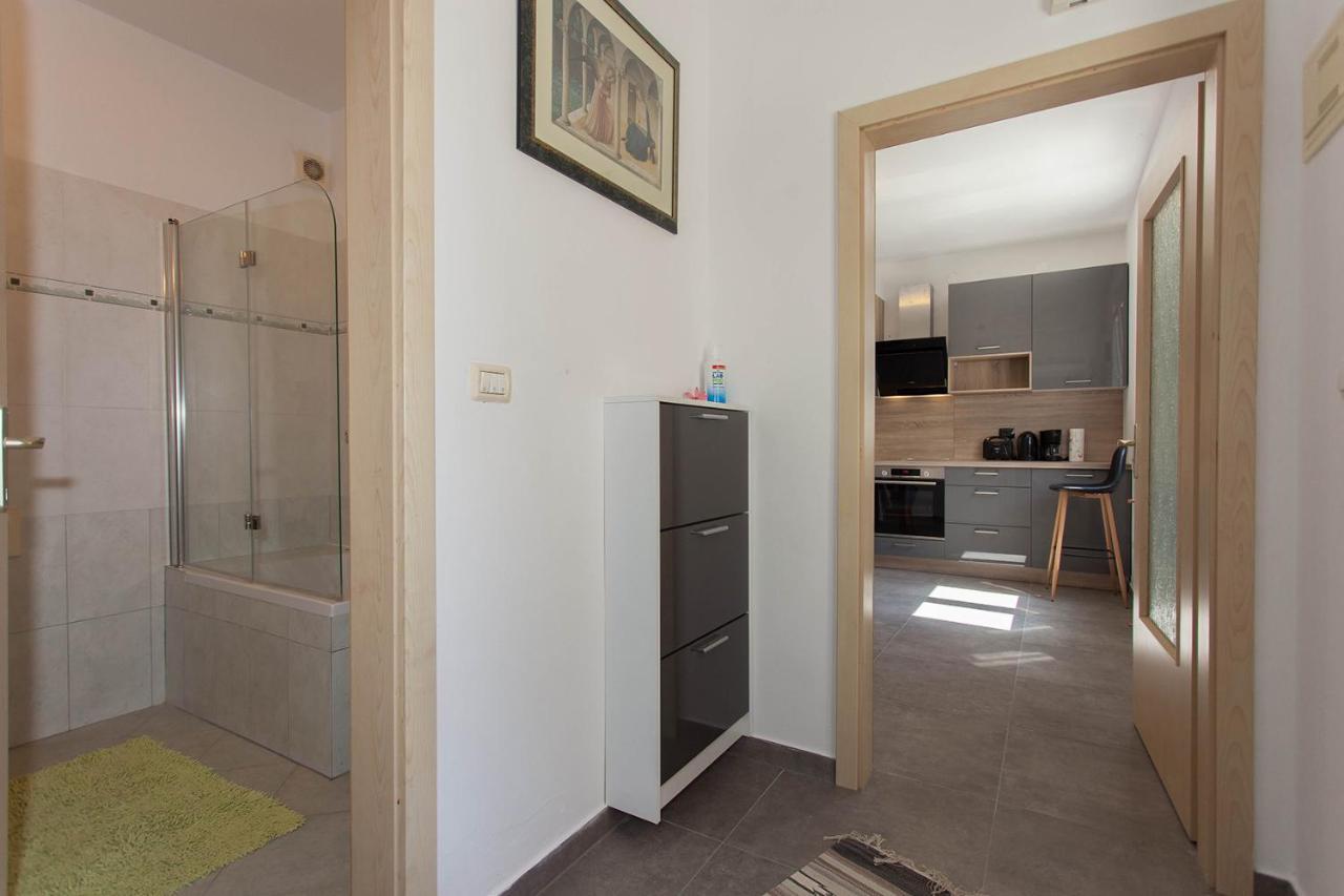 Viridis Apartment Pula Exterior foto